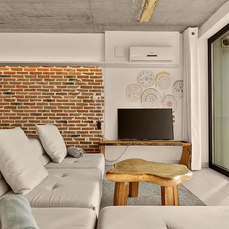 Apartment Bamboo Garden 